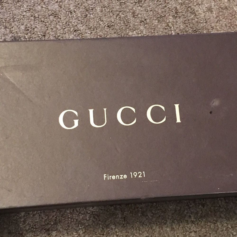 Authentic gucci flats - Picture 2 of 7